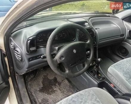 Бежевый Рено Лагуна, объемом двигателя 2.2 л и пробегом 150 тыс. км за 1700 $, фото 13 на Automoto.ua