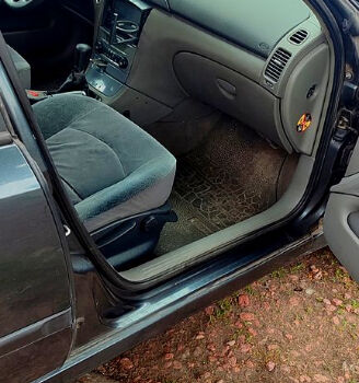 Черный Рено Лагуна, объемом двигателя 2 л и пробегом 352 тыс. км за 3100 $, фото 9 на Automoto.ua