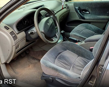 Черный Рено Лагуна, объемом двигателя 2 л и пробегом 352 тыс. км за 3100 $, фото 4 на Automoto.ua