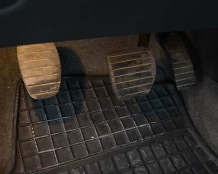 Черный Рено Лагуна, объемом двигателя 1.6 л и пробегом 100 тыс. км за 4900 $, фото 16 на Automoto.ua