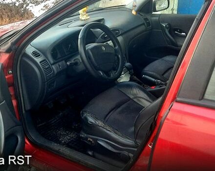 Красный Рено Лагуна, объемом двигателя 1.9 л и пробегом 300 тыс. км за 2000 $, фото 3 на Automoto.ua