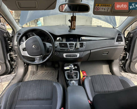 Рено Лагуна, объемом двигателя 1.9 л и пробегом 294 тыс. км за 7850 $, фото 2 на Automoto.ua