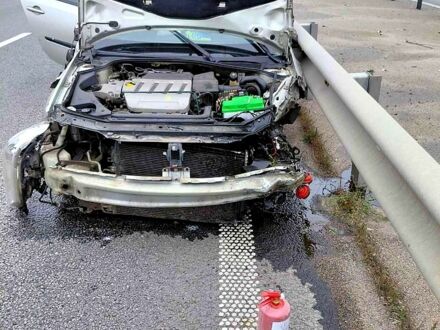 Рено Лагуна, объемом двигателя 2 л и пробегом 200 тыс. км за 1000 $, фото 1 на Automoto.ua