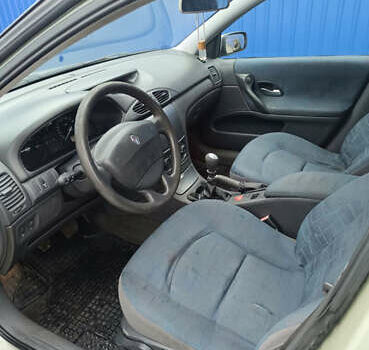 Желтый Рено Лагуна, объемом двигателя 1.9 л и пробегом 305 тыс. км за 2800 $, фото 11 на Automoto.ua