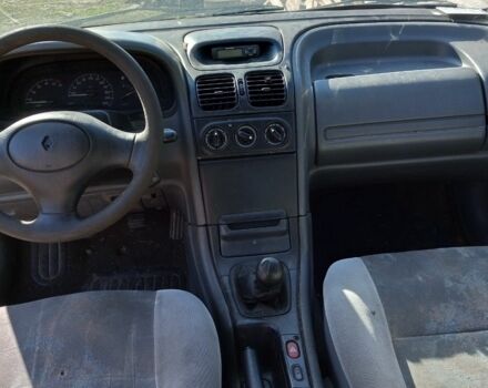 Серый Рено Лагуна, объемом двигателя 2.2 л и пробегом 350 тыс. км за 500 $, фото 3 на Automoto.ua