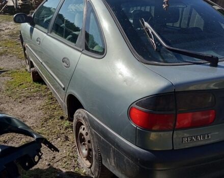 Серый Рено Лагуна, объемом двигателя 2.2 л и пробегом 350 тыс. км за 500 $, фото 2 на Automoto.ua
