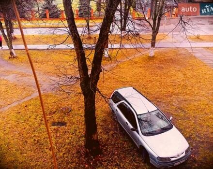 Сірий Рено Лагуна, об'ємом двигуна 1.6 л та пробігом 325 тис. км за 1700 $, фото 4 на Automoto.ua