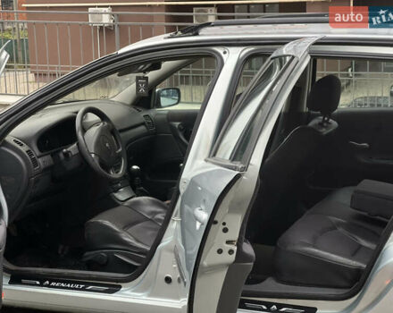 Серый Рено Лагуна, объемом двигателя 1.9 л и пробегом 250 тыс. км за 3200 $, фото 19 на Automoto.ua