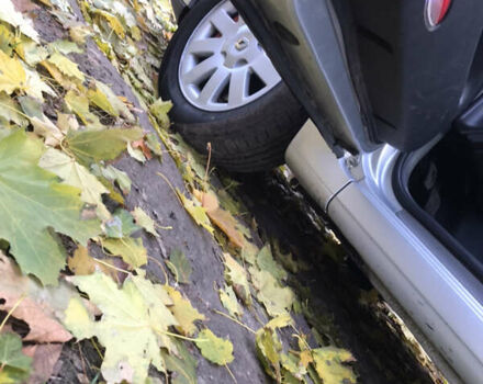 Серый Рено Лагуна, объемом двигателя 1.9 л и пробегом 410 тыс. км за 4700 $, фото 3 на Automoto.ua