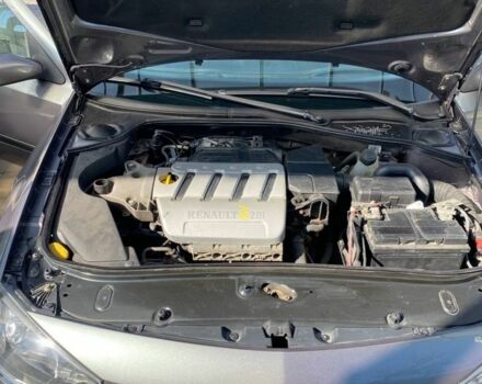 Серый Рено Лагуна, объемом двигателя 2 л и пробегом 178 тыс. км за 5400 $, фото 4 на Automoto.ua