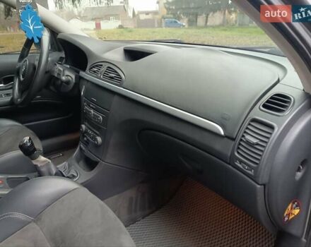 Серый Рено Лагуна, объемом двигателя 2 л и пробегом 232 тыс. км за 5350 $, фото 3 на Automoto.ua