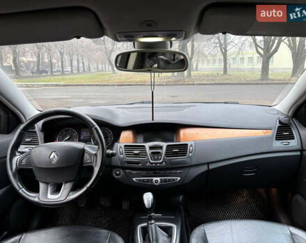 Серый Рено Лагуна, объемом двигателя 2 л и пробегом 294 тыс. км за 5400 $, фото 12 на Automoto.ua