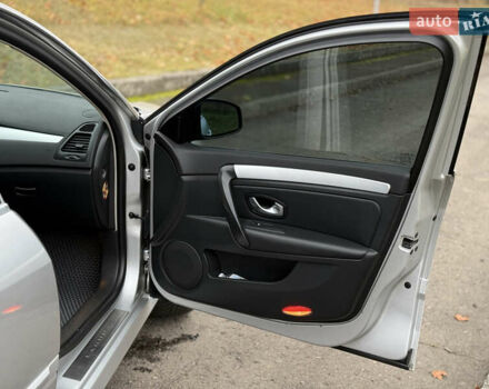 Сірий Рено Лагуна, об'ємом двигуна 2 л та пробігом 268 тис. км за 6300 $, фото 12 на Automoto.ua