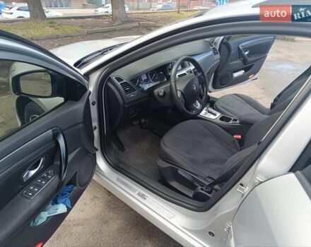 Серый Рено Лагуна, объемом двигателя 2 л и пробегом 300 тыс. км за 6800 $, фото 1 на Automoto.ua