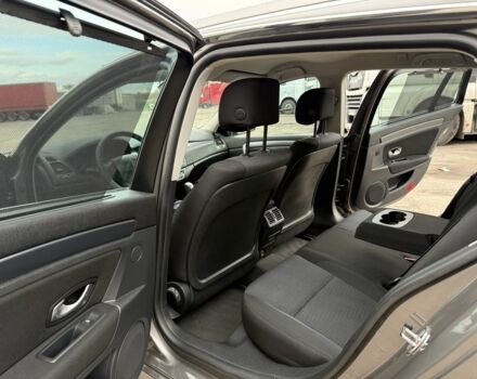 Рено Лагуна 2010 в Павлограде на Automoto.ua Серый Рено Лагуна, объемом двигателя 2 л и пробегом 244 тыс. км за 4150 $, фото 18 на Automoto.ua