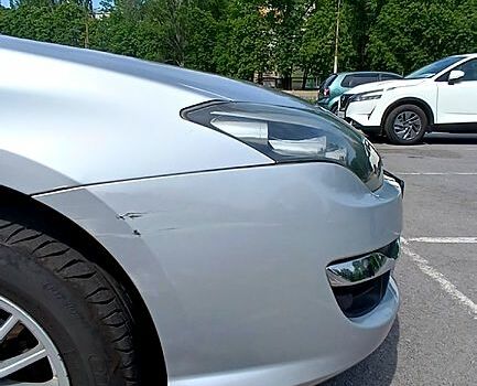 Серый Рено Лагуна, объемом двигателя 1.5 л и пробегом 309 тыс. км за 8500 $, фото 4 на Automoto.ua