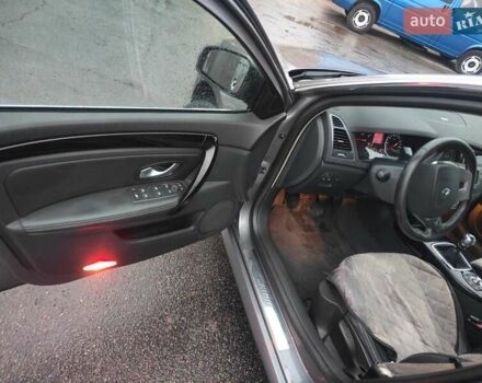 Серый Рено Лагуна, объемом двигателя 1.5 л и пробегом 220 тыс. км за 9300 $, фото 4 на Automoto.ua