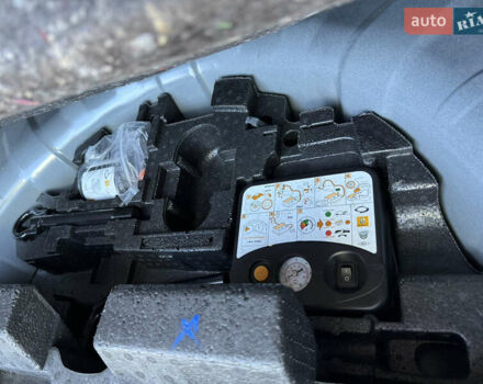 Серый Рено Лагуна, объемом двигателя 2 л и пробегом 181 тыс. км за 12500 $, фото 14 на Automoto.ua