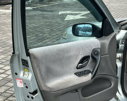 Серый Рено Лагуна, объемом двигателя 2 л и пробегом 300 тыс. км за 2600 $, фото 15 на Automoto.ua