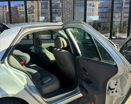 Серый Рено Лагуна, объемом двигателя 1.9 л и пробегом 282 тыс. км за 3800 $, фото 6 на Automoto.ua