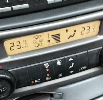 Серый Рено Лагуна, объемом двигателя 2.2 л и пробегом 375 тыс. км за 2500 $, фото 6 на Automoto.ua