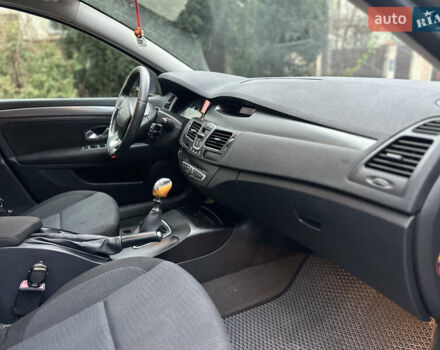 Серый Рено Лагуна, объемом двигателя 1.46 л и пробегом 272 тыс. км за 4600 $, фото 12 на Automoto.ua