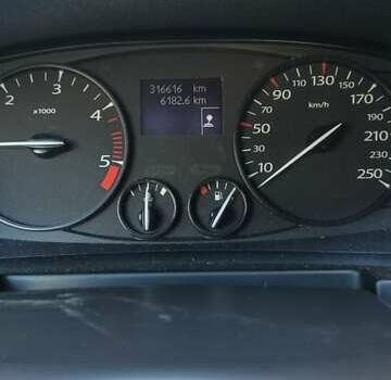 Серый Рено Лагуна, объемом двигателя 1.5 л и пробегом 300 тыс. км за 5000 $, фото 12 на Automoto.ua