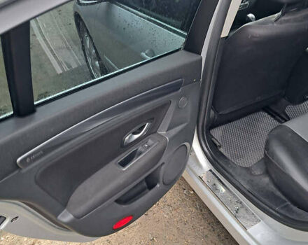 Рено Лагуна 2010 в Пустомытах на Automoto.ua Серый Рено Лагуна, объемом двигателя 1.46 л и пробегом 250 тыс. км за 5500 $, фото 10 на Automoto.ua