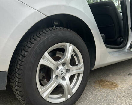 Серый Рено Лагуна, объемом двигателя 1.5 л и пробегом 327 тыс. км за 7000 $, фото 18 на Automoto.ua