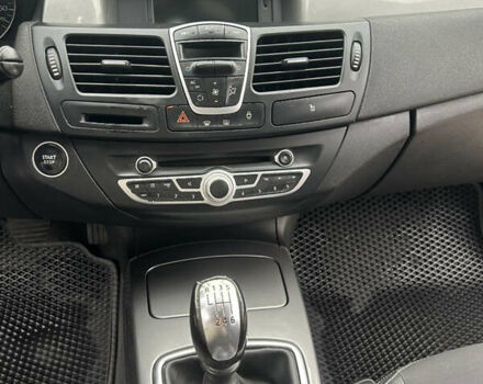 Серый Рено Лагуна, объемом двигателя 1.5 л и пробегом 327 тыс. км за 7000 $, фото 12 на Automoto.ua