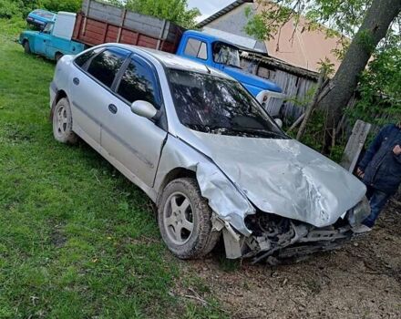 Серый Рено Лагуна, объемом двигателя 1.6 л и пробегом 270 тыс. км за 800 $, фото 1 на Automoto.ua