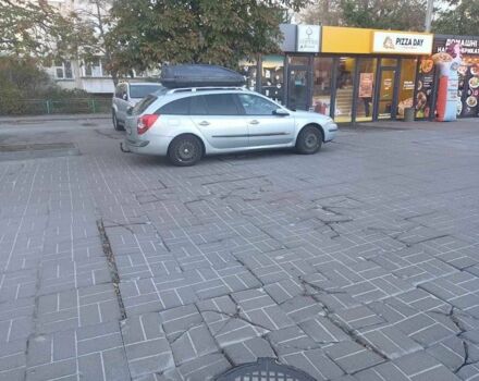 Серый Рено Лагуна, объемом двигателя 2 л и пробегом 375 тыс. км за 2999 $, фото 1 на Automoto.ua