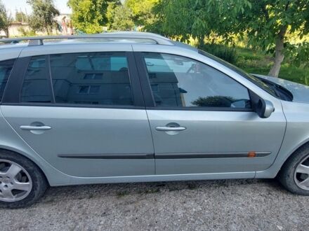 Серый Рено Лагуна, объемом двигателя 2 л и пробегом 370 тыс. км за 3900 $, фото 1 на Automoto.ua