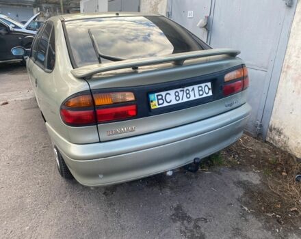 Зелений Рено Лагуна, об'ємом двигуна 1.8 л та пробігом 95 тис. км за 2000 $, фото 5 на Automoto.ua