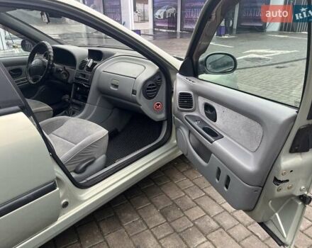 Зелений Рено Лагуна, об'ємом двигуна 2 л та пробігом 381 тис. км за 2350 $, фото 6 на Automoto.ua