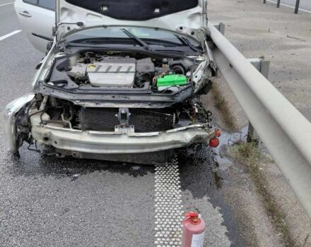 Зеленый Рено Лагуна, объемом двигателя 2 л и пробегом 200 тыс. км за 1300 $, фото 1 на Automoto.ua