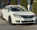 Білий Рено Латітьюд, об'ємом двигуна 2 л та пробігом 213 тис. км за 6700 $, фото 1 на Automoto.ua