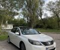 Белый Рено Латитьюд, объемом двигателя 2 л и пробегом 346 тыс. км за 6834 $, фото 1 на Automoto.ua