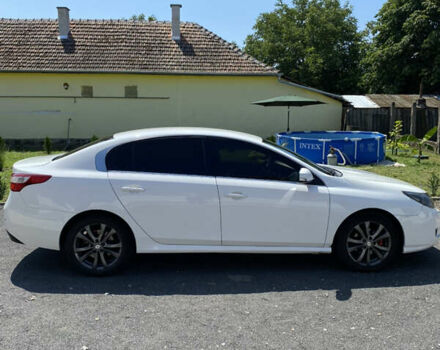 Белый Рено Латитьюд, объемом двигателя 2 л и пробегом 195 тыс. км за 8500 $, фото 1 на Automoto.ua