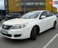 Белый Рено Латитьюд, объемом двигателя 2 л и пробегом 202 тыс. км за 6900 $, фото 1 на Automoto.ua