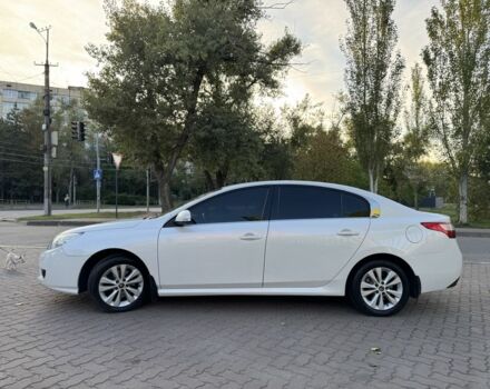 Белый Рено Латитьюд, объемом двигателя 2 л и пробегом 193 тыс. км за 7999 $, фото 3 на Automoto.ua