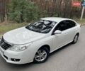 Белый Рено Латитьюд, объемом двигателя 2 л и пробегом 185 тыс. км за 6999 $, фото 1 на Automoto.ua