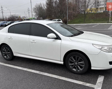 Білий Рено Латітьюд, об'ємом двигуна 2 л та пробігом 202 тис. км за 7900 $, фото 10 на Automoto.ua