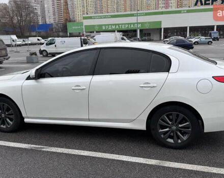 Білий Рено Латітьюд, об'ємом двигуна 2 л та пробігом 202 тис. км за 7900 $, фото 5 на Automoto.ua