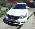 Белый Рено Латитьюд, объемом двигателя 2 л и пробегом 176 тыс. км за 7000 $, фото 1 на Automoto.ua