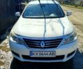 Белый Рено Латитьюд, объемом двигателя 2 л и пробегом 190 тыс. км за 8000 $, фото 1 на Automoto.ua