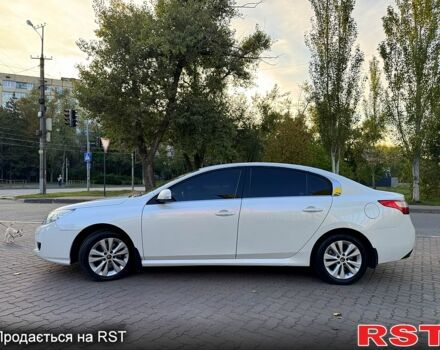 Белый Рено Латитьюд, объемом двигателя 2 л и пробегом 193 тыс. км за 7999 $, фото 2 на Automoto.ua