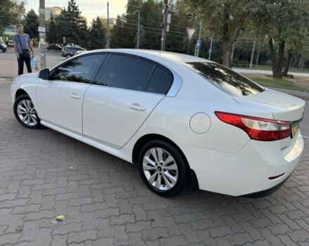 Белый Рено Латитьюд, объемом двигателя 2 л и пробегом 193 тыс. км за 7999 $, фото 4 на Automoto.ua