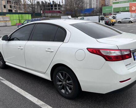 Білий Рено Латітьюд, об'ємом двигуна 2 л та пробігом 202 тис. км за 7900 $, фото 6 на Automoto.ua