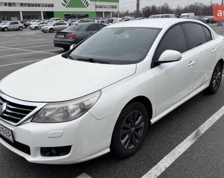 Білий Рено Латітьюд, об'ємом двигуна 2 л та пробігом 202 тис. км за 7900 $, фото 3 на Automoto.ua